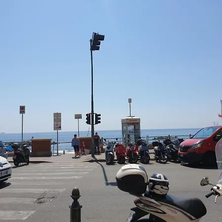 Pensión House Leomar Di Sara Génova