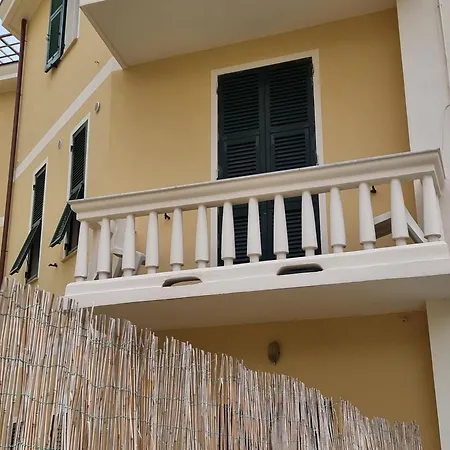 House Leomar Di Sara 3* Genua