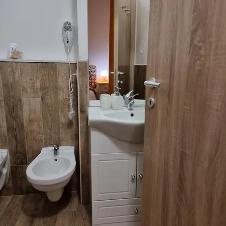 Πανσιόν House Leomar Di Sara - Gaslini 3*