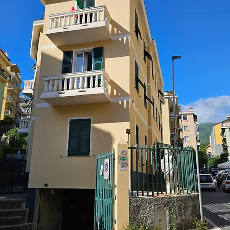 Πανσιόν House Leomar Di Sara - Gaslini 3*
