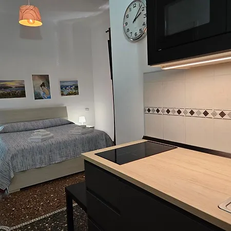 Affittacamere House Leomar Sara 1 Camera Con Cucinino - Gaslini جنوة