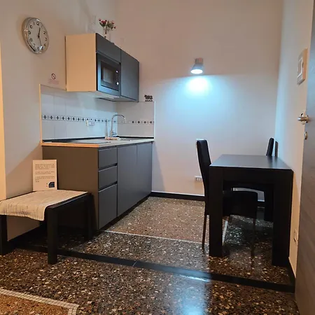 Affittacamere House Leomar Sara 1 Camera Con Cucinino - Gaslini جنوة