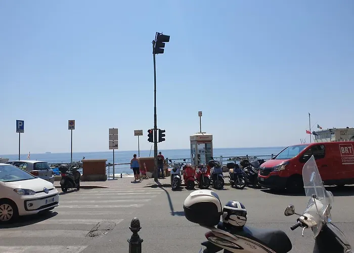 Gasthof House Leomar Di Sara - Gaslini Genua