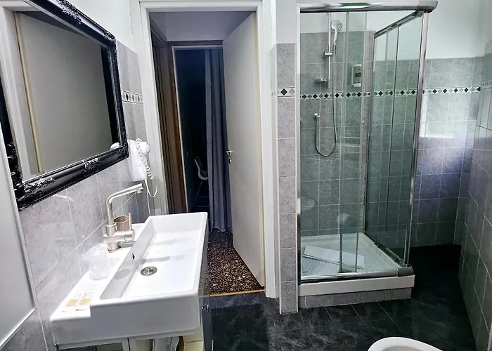 Gasthof House Leomar Di Sara - Gaslini Genua