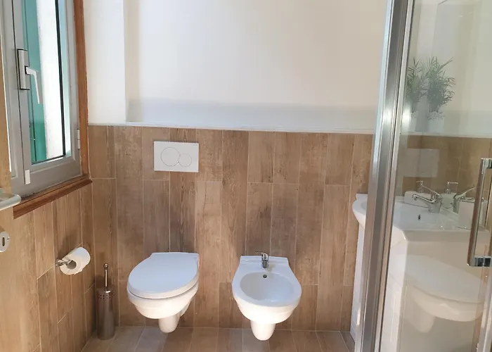 House Leomar Di Sara - Gaslini Gasthof Genua