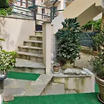 House Leomar Di Sara - Gaslini بيت ضيافة