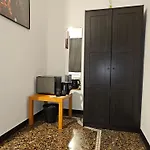 House Leomar Di Sara - Gaslini بيت ضيافة