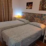 House Leomar Di Sara - Gaslini بيت ضيافة جنوة
